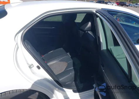 2021 Toyota Camry Se/Se Night Shade z USA, uszkodzony, nr VIN 4T1G11AK9MU572454